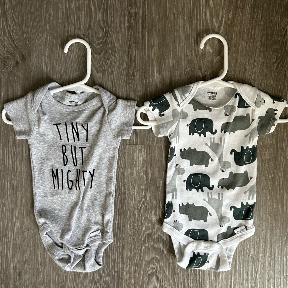 🆕Charming Gray and White Animal Print Bodysuit Set (NWOT)